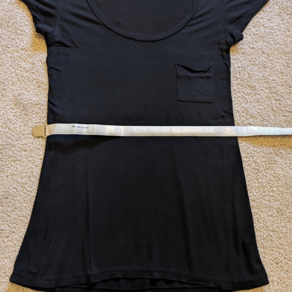 Black loose t-shirt with pocket